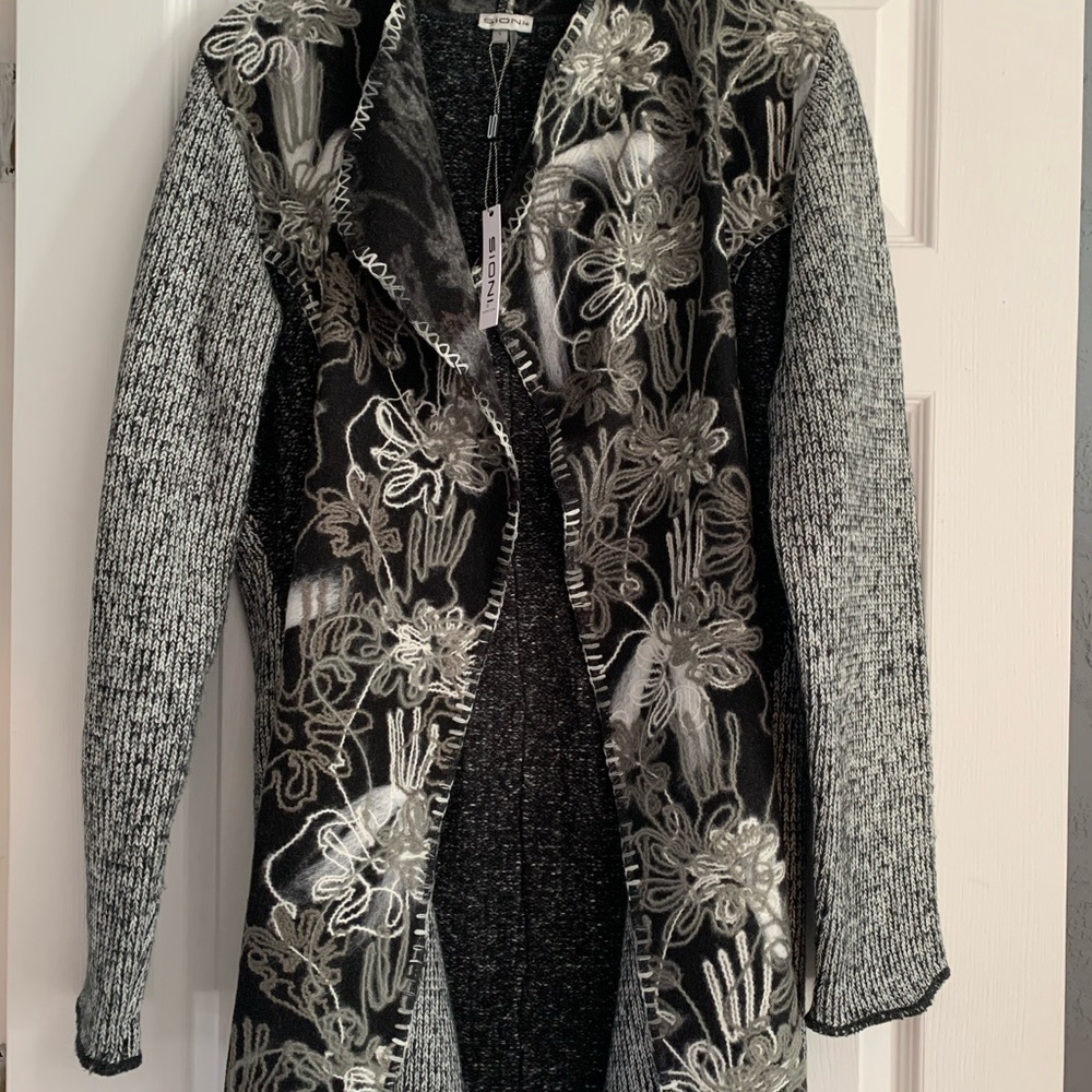 Sioni Womens Cardigan Sweater Black Gray Floral Boho Wearable Art Size Large New
